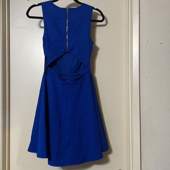 Lulu’s A line dress, back cut out - Picture 4 of 7